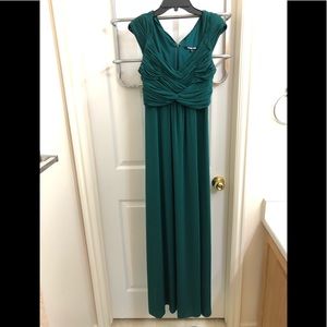 FORMAL DRESS! Gianni Bono- Forest green Ruched top